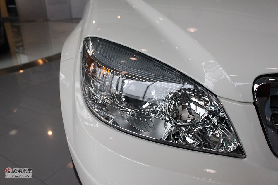 奔驰C180K经典型外观