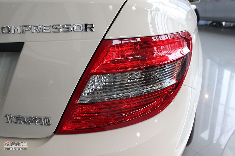 奔驰C180K经典型外观