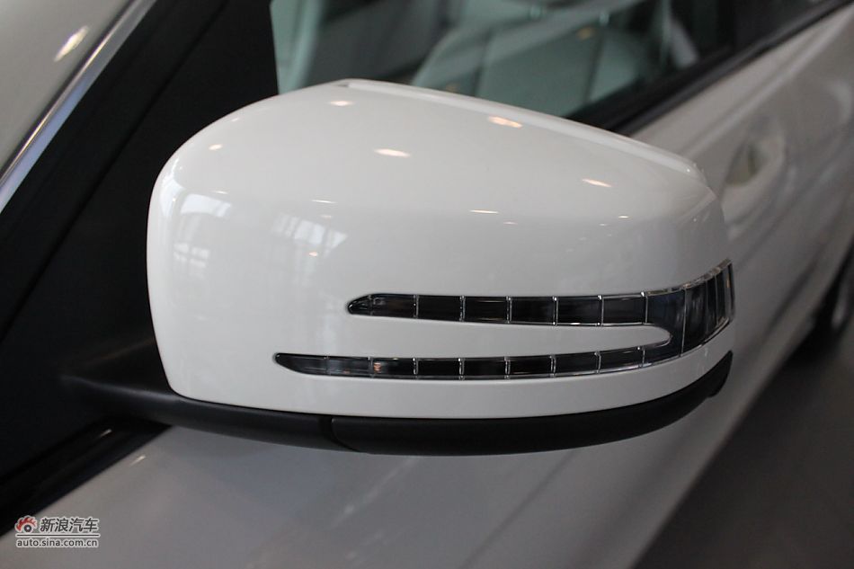 奔驰C180K经典型外观