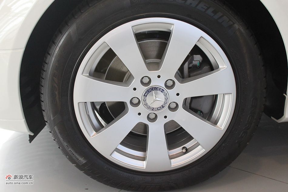 奔驰C180K经典型外观