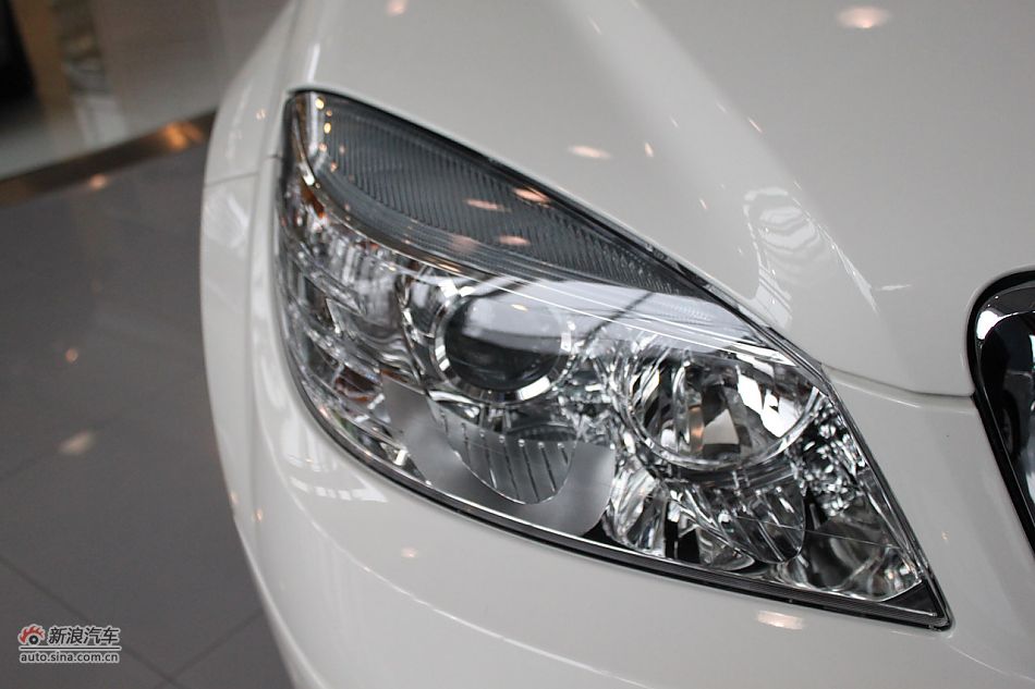 奔驰C180K经典型外观