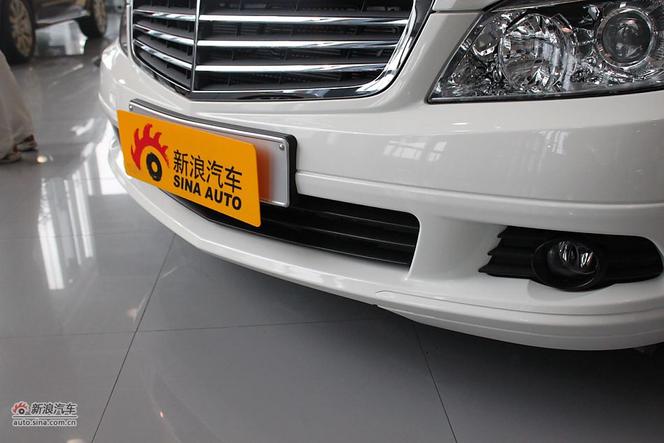 奔驰C180K经典型外观