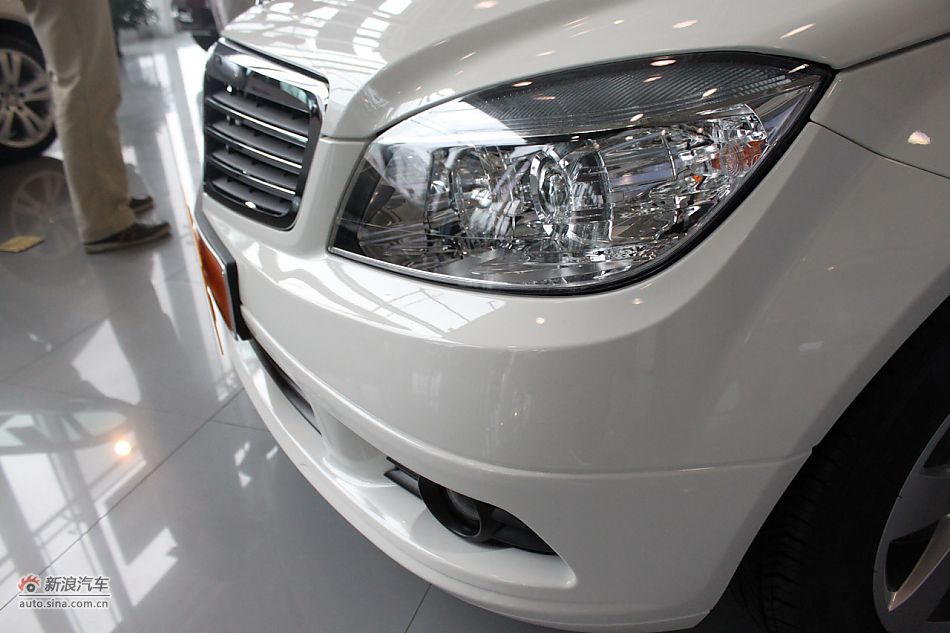 奔驰C180K经典型外观