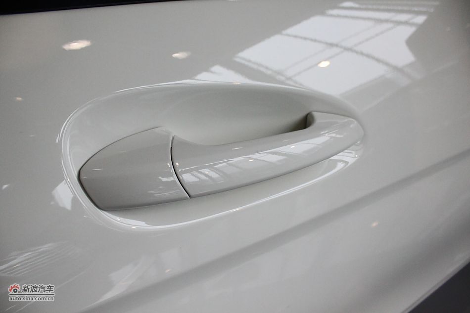 奔驰C180K经典型外观