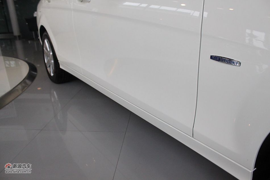 奔驰C180K经典型外观