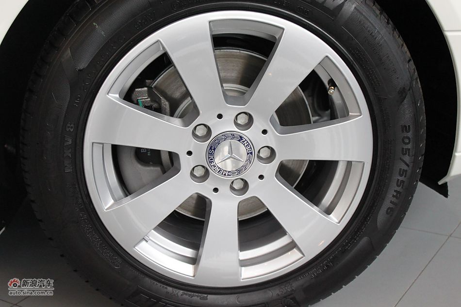 奔驰C180K经典型外观