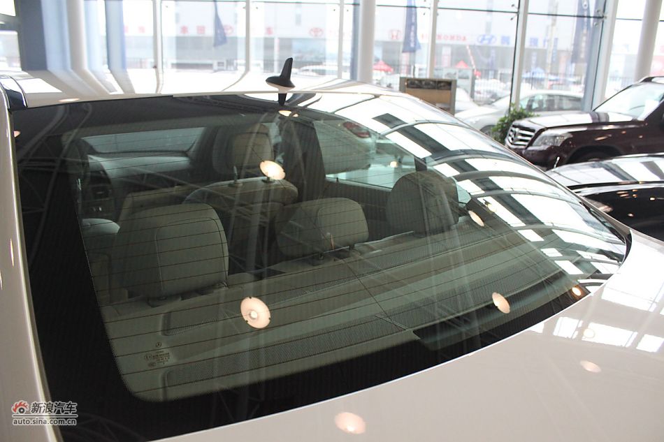 奔驰C180K经典型外观