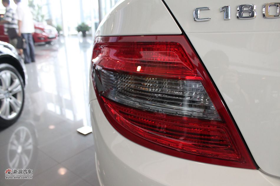 奔驰C180K经典型外观