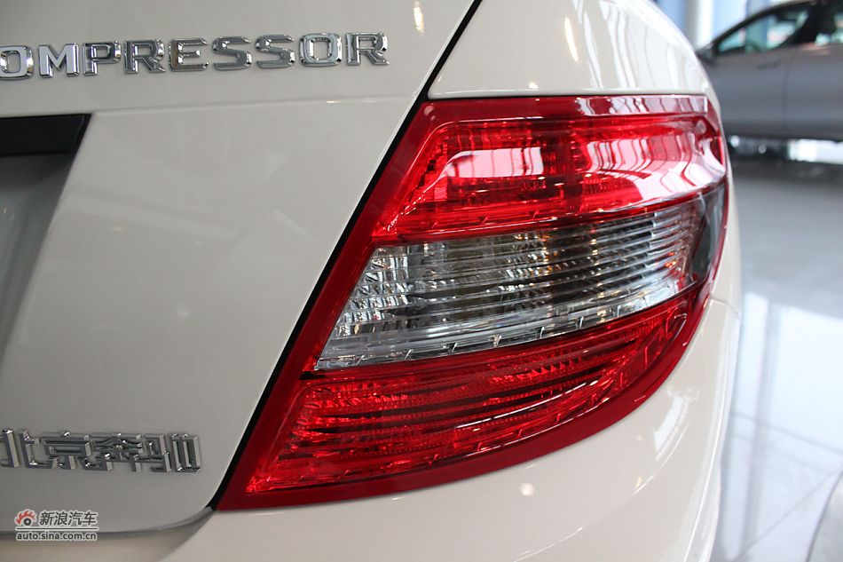 奔驰C180K经典型外观