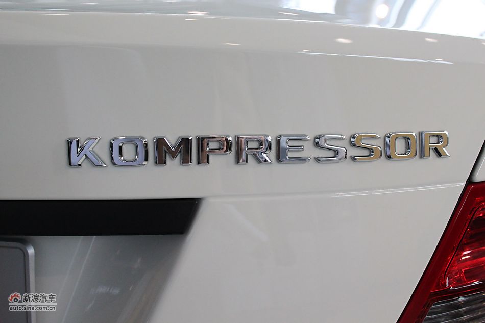 奔驰C180K经典型外观