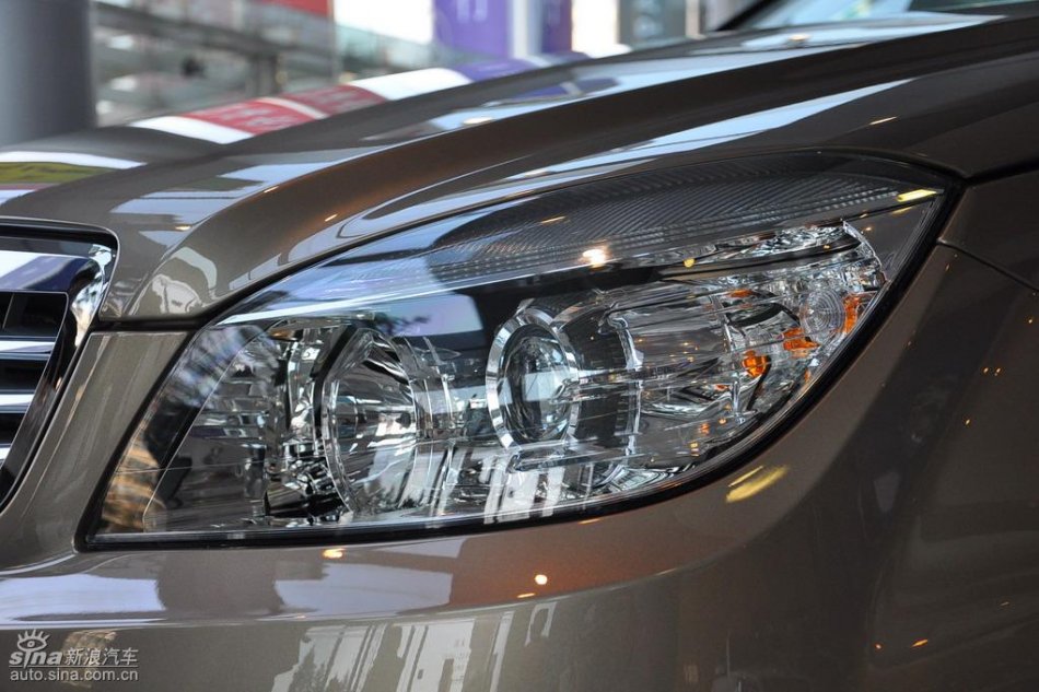 全新奔驰C级店内实拍图