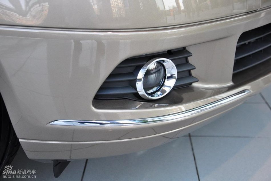 全新奔驰C级店内实拍图