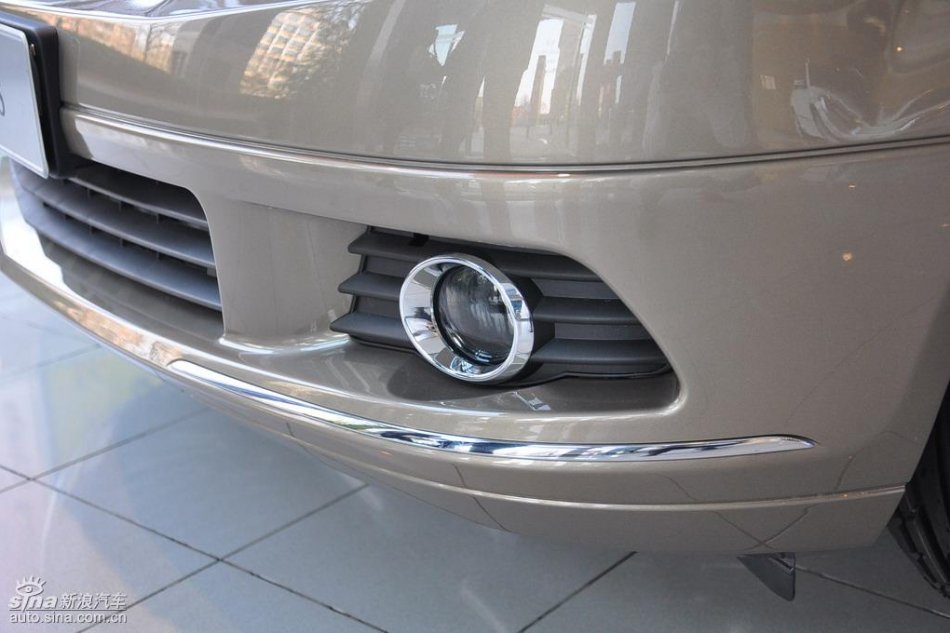 全新奔驰C级店内实拍图