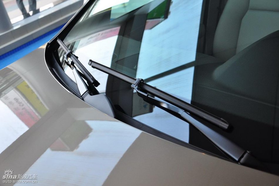 全新奔驰C级店内实拍图