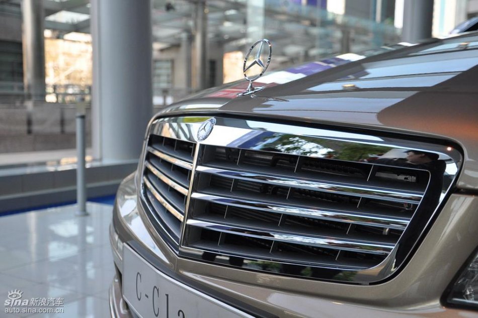 全新奔驰C级店内实拍图