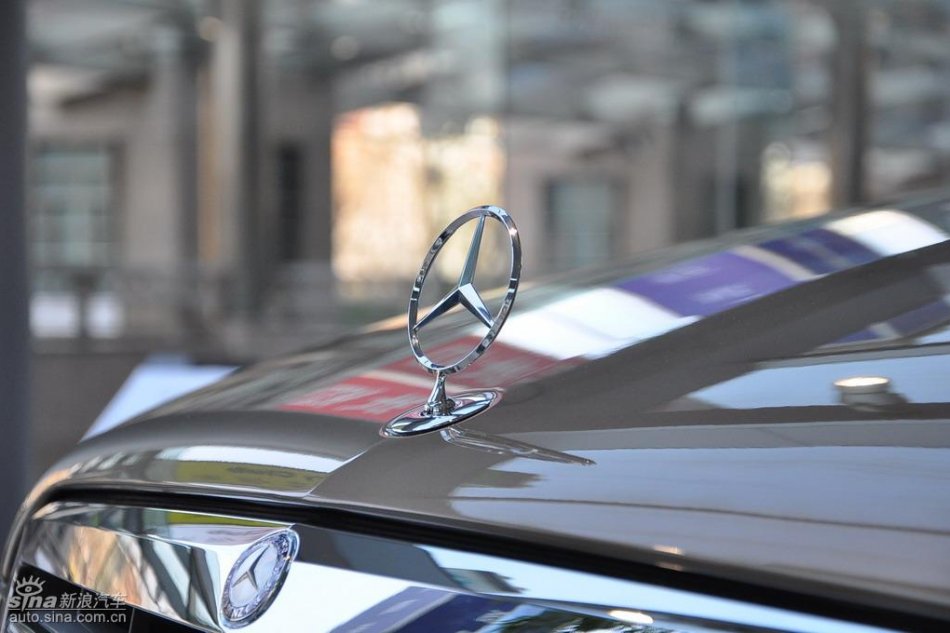 全新奔驰C级店内实拍图