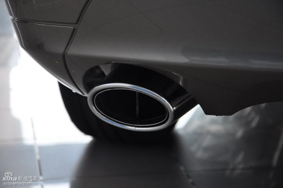 全新奔驰C级店内实拍图