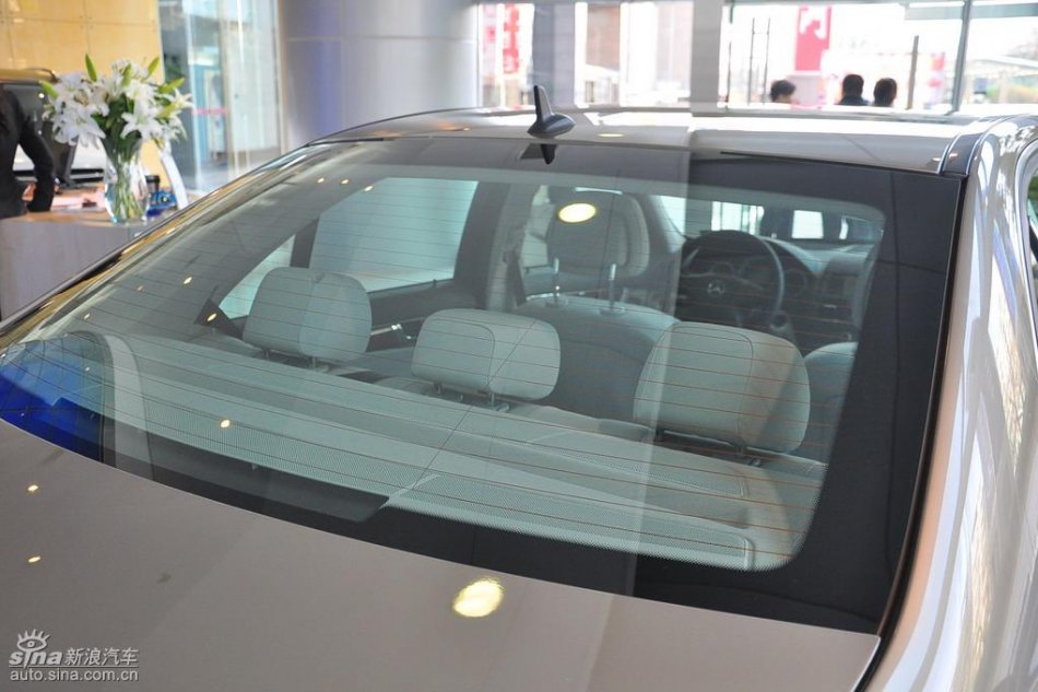 全新奔驰C级店内实拍图