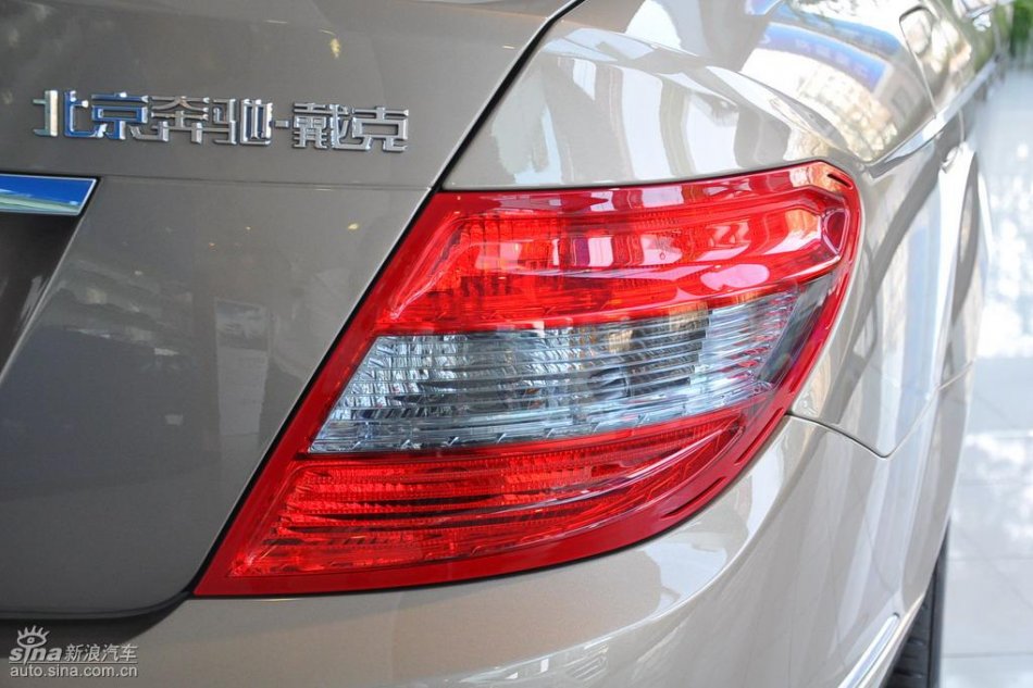 全新奔驰C级店内实拍图