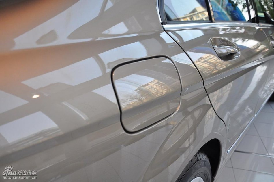 全新奔驰C级店内实拍图