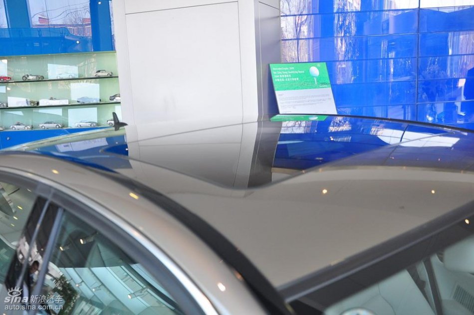 全新奔驰C级店内实拍图