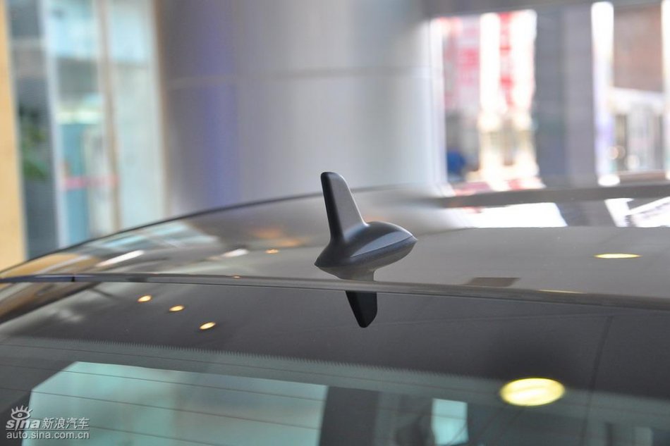 全新奔驰C级店内实拍图