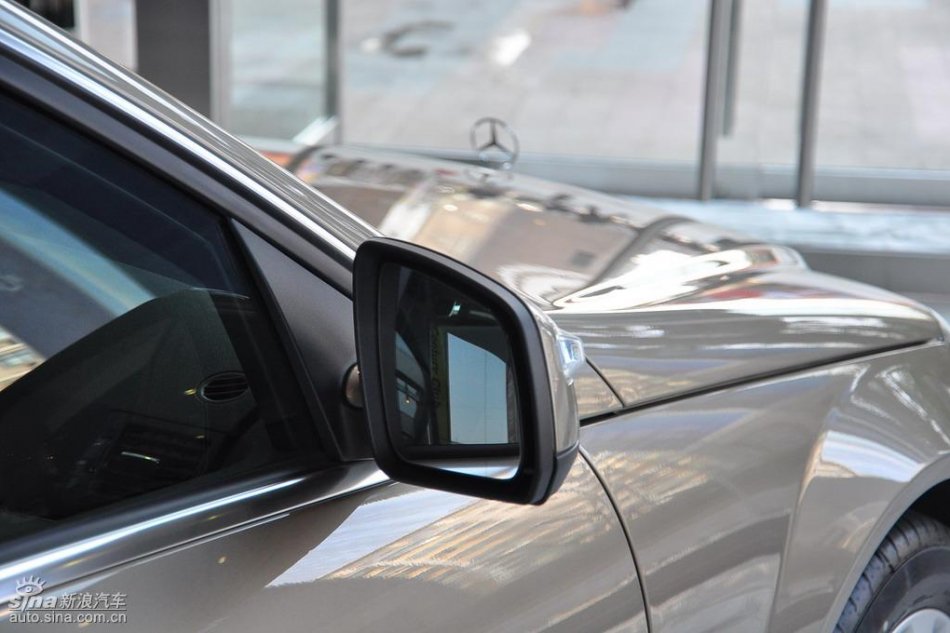 全新奔驰C级店内实拍图