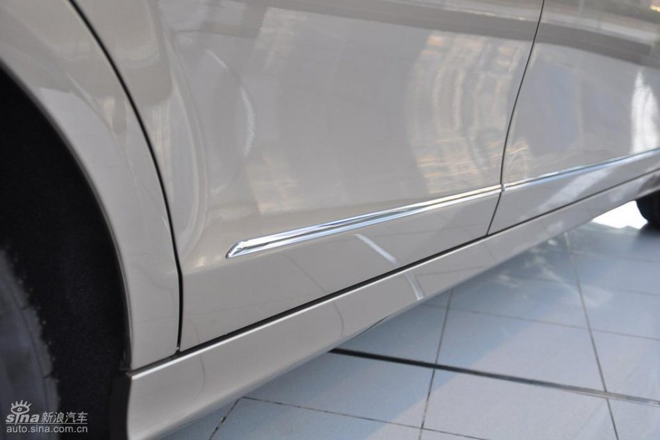 全新奔驰C级店内实拍图