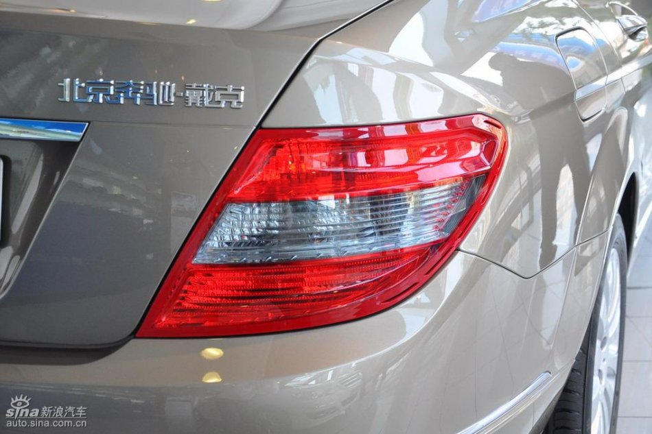 全新奔驰C级店内实拍图