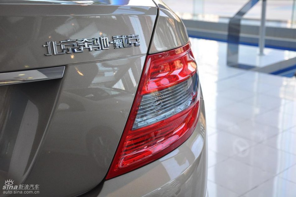 全新奔驰C级店内实拍图