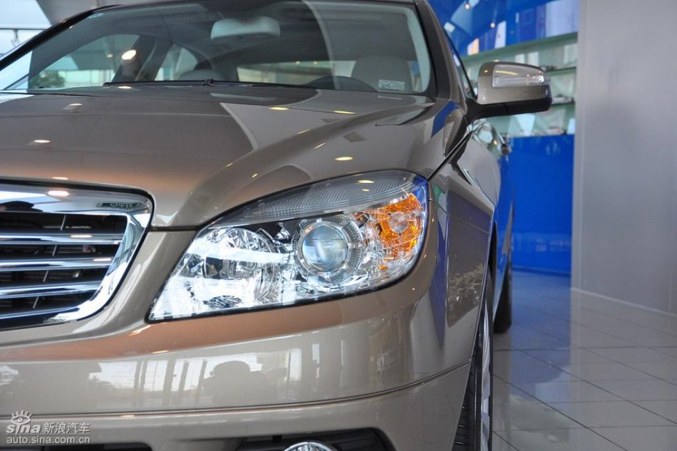 全新奔驰C级店内实拍图