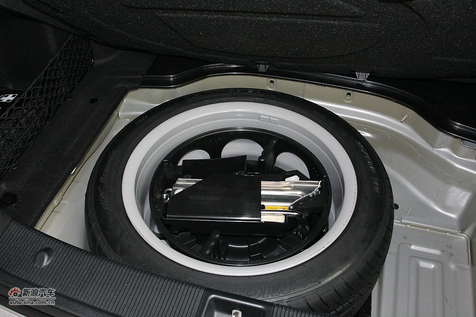 发动机、底盘及后备箱