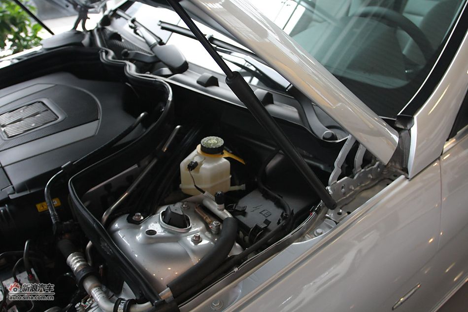 发动机、底盘及后备箱