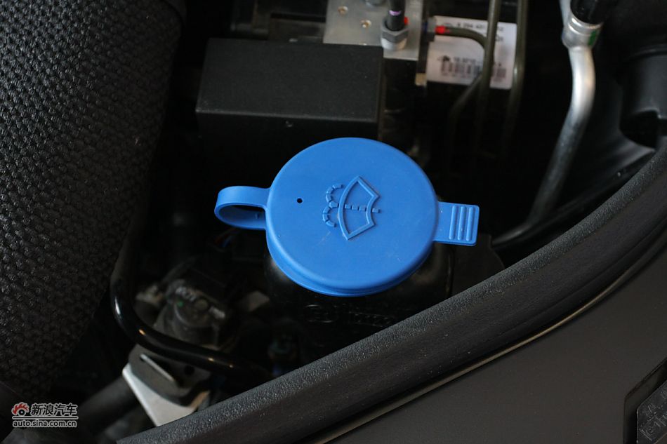 发动机、底盘及后备箱