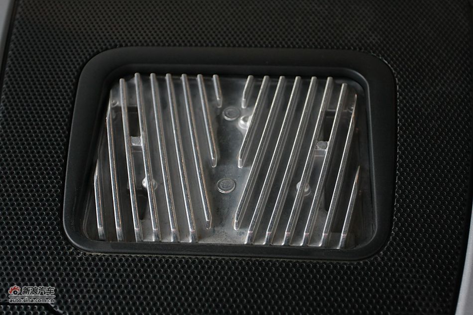 发动机、底盘及后备箱