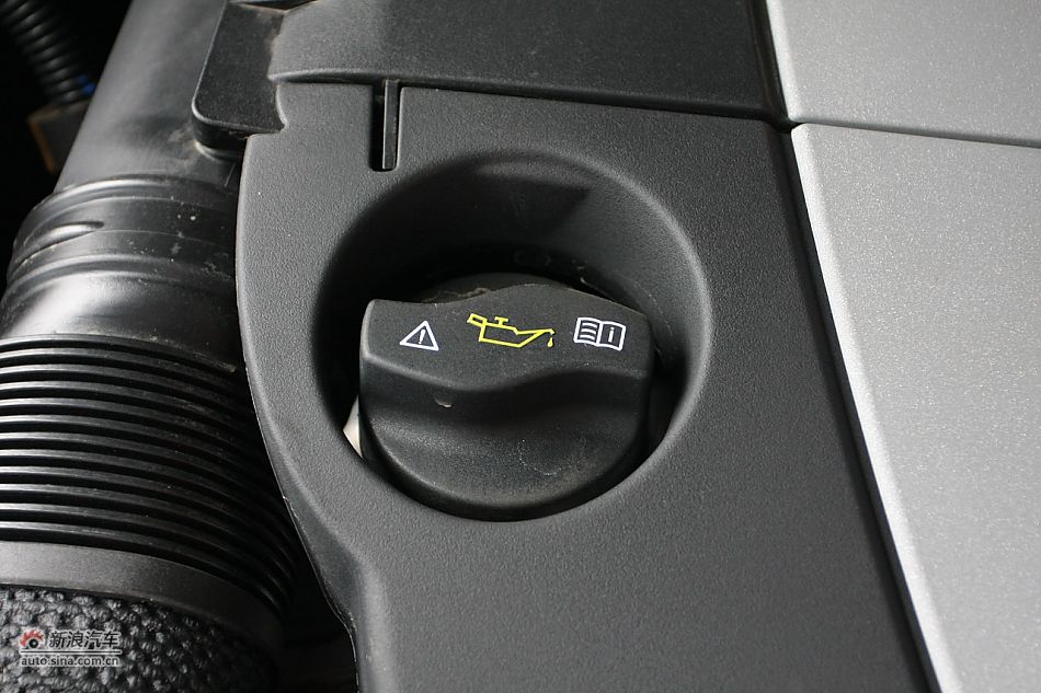 发动机、底盘及后备箱