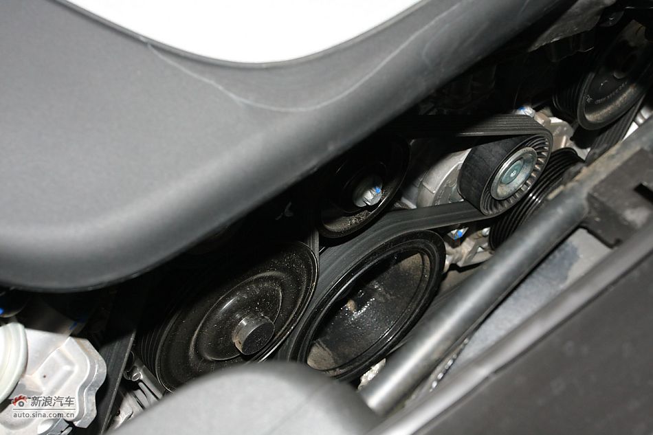 发动机、底盘及后备箱