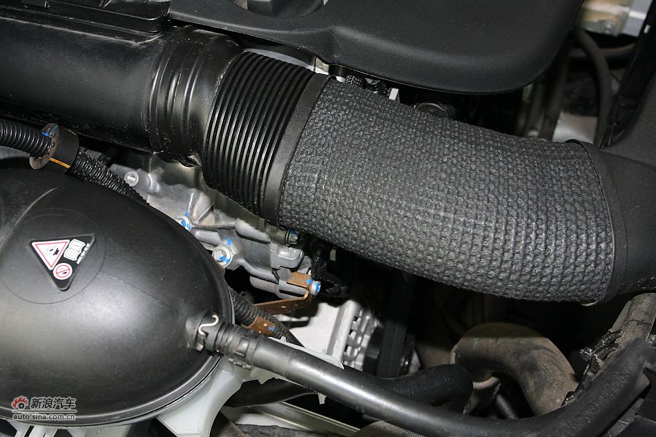 发动机、底盘及后备箱