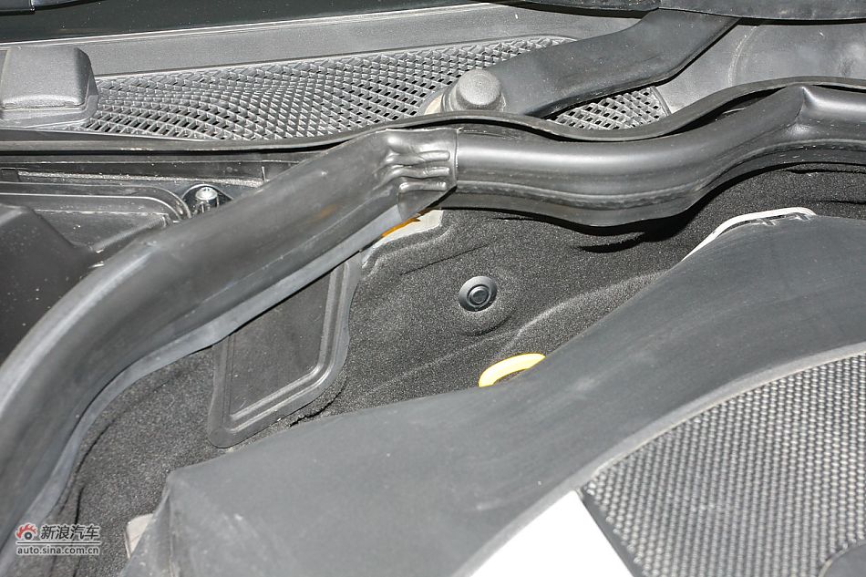 发动机、底盘及后备箱