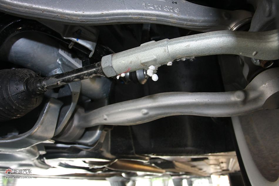 发动机、底盘及后备箱