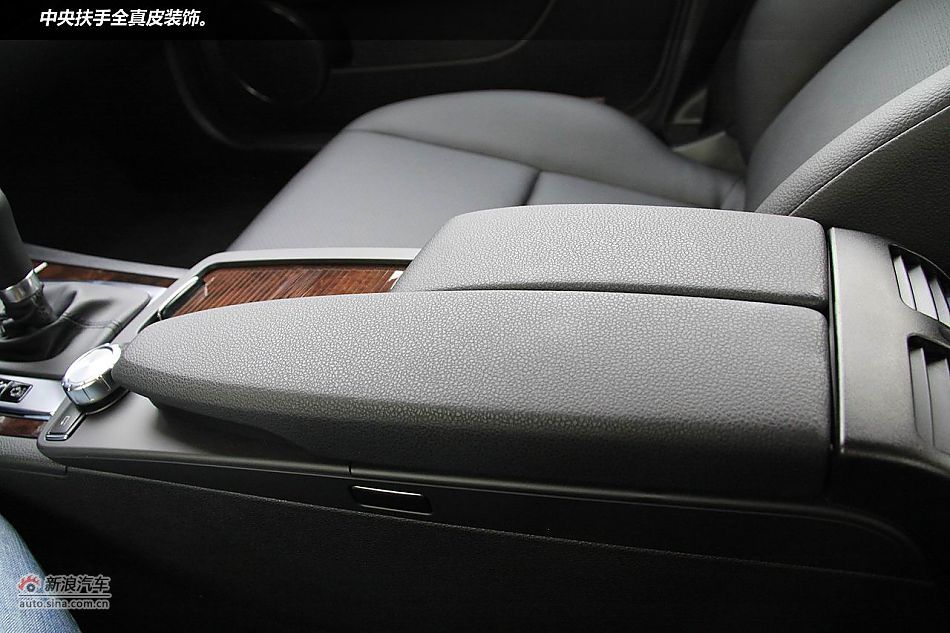 广州试驾奔驰新一代C级轿车