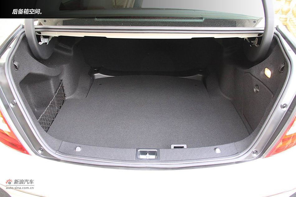 广州试驾奔驰新一代C级轿车