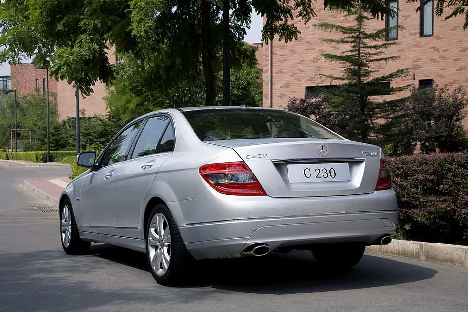 北京奔驰C级轿车外观