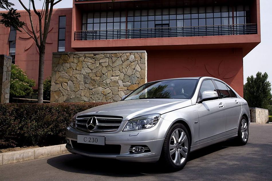 北京奔驰C级轿车外观