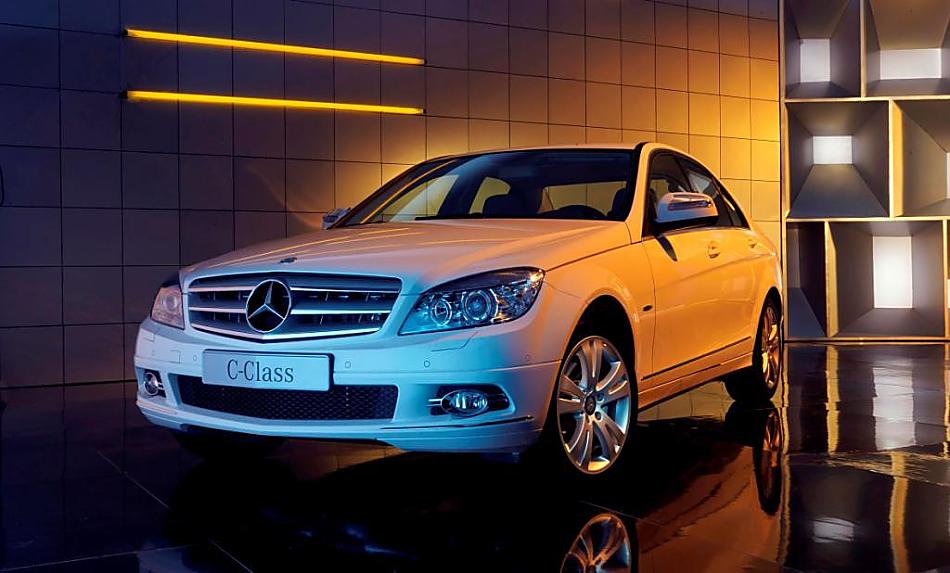 国产奔驰C级外观