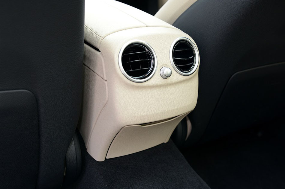 2015款 C 260 L 运动型 座椅空间