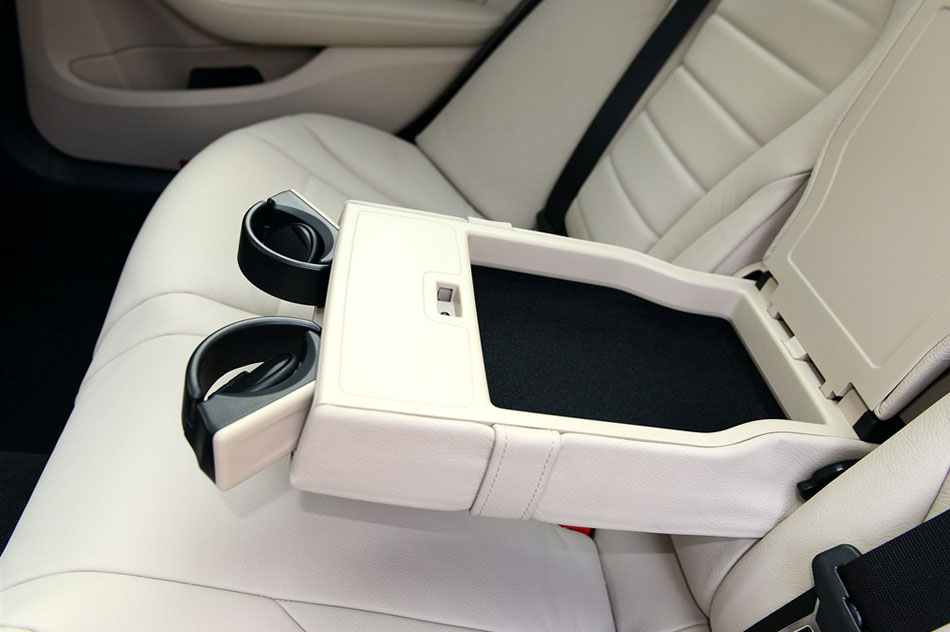 2015款 C 260 L 运动型 座椅空间