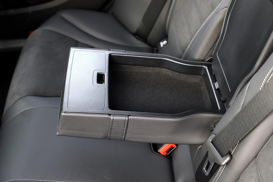 2018款 C 200 成就特别版 座椅空间