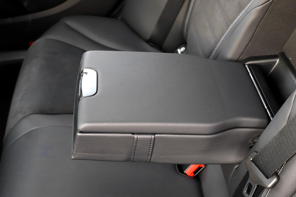 2018款 C 200 成就特别版 座椅空间