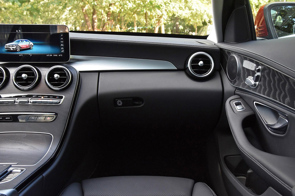 2019款 C 260 L 运动版 内饰